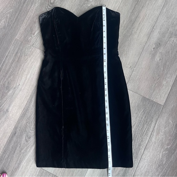 The Limited Black Strapless Velvet Mini Dress Sweetheart Neckline 2 Holiday NYE - Picture 10 of 11